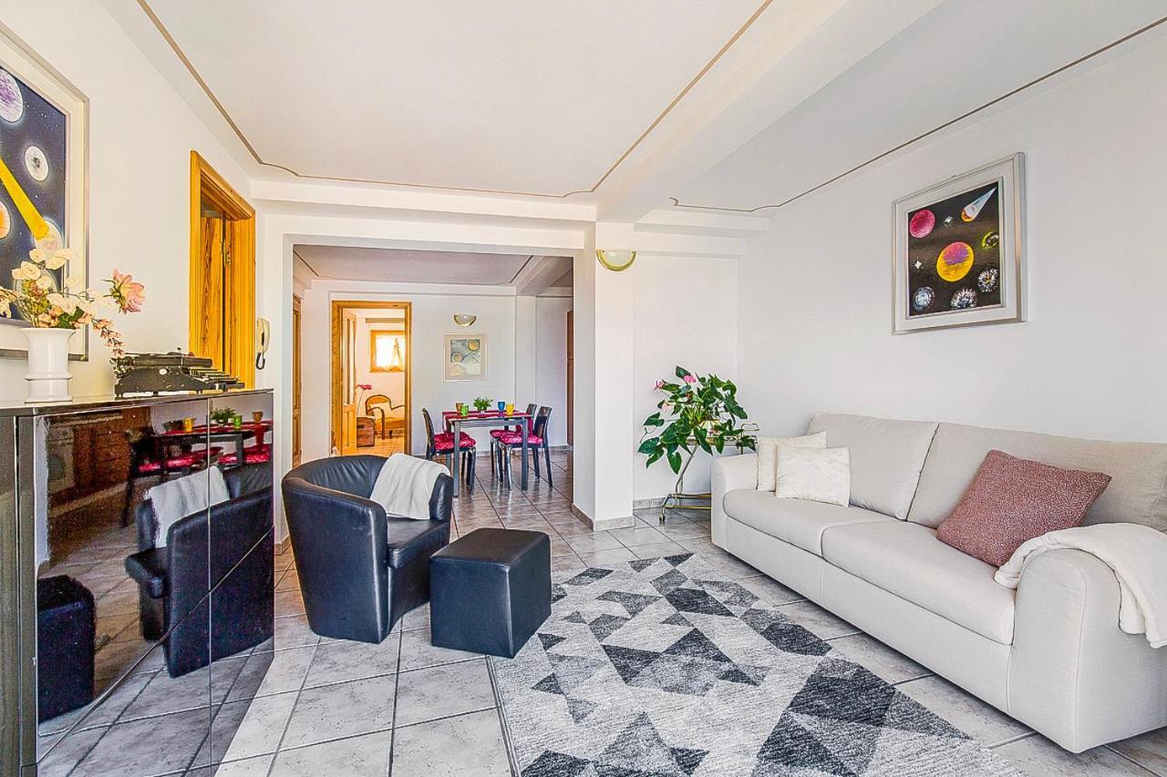 Eden Rock Apartment *